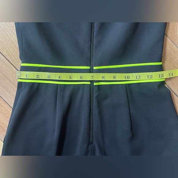Alice + Olivia Jeri Black Neon Green Piped Jumpsuit | Sleeveless V-Neck Size 2 - Picture 13 of 13